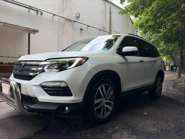 2017 Honda Pilot Touring AWD photo
