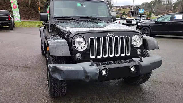 2017 Jeep Wrangler Unlimited Sahara 4WD photo