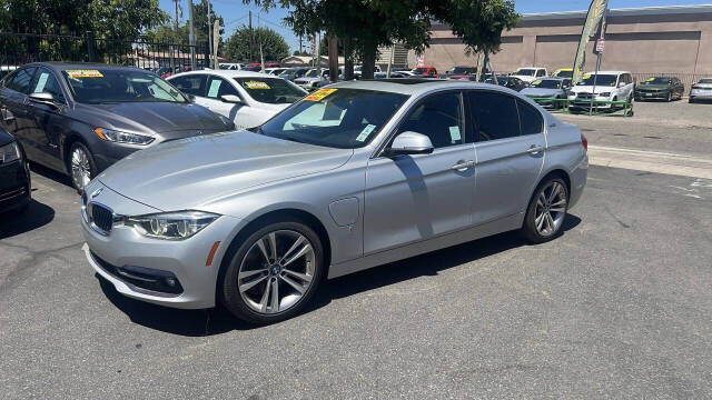 2018 BMW 3 Series 330e iPerformance RWD photo