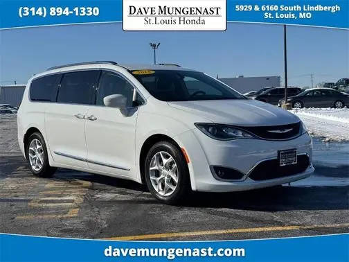 2018 Chrysler Pacifica Minivan Touring L FWD photo