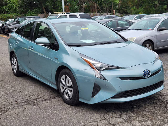 2017 Toyota Prius Three FWD photo