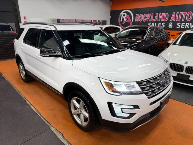 2017 Ford Explorer XLT 4WD photo