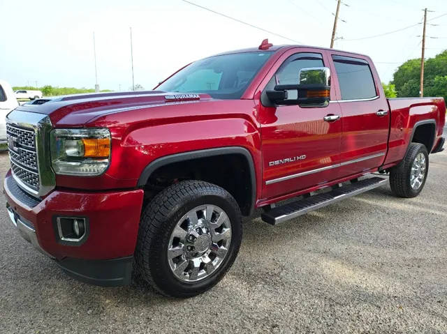 2018 GMC Sierra 2500HD Denali 4WD photo