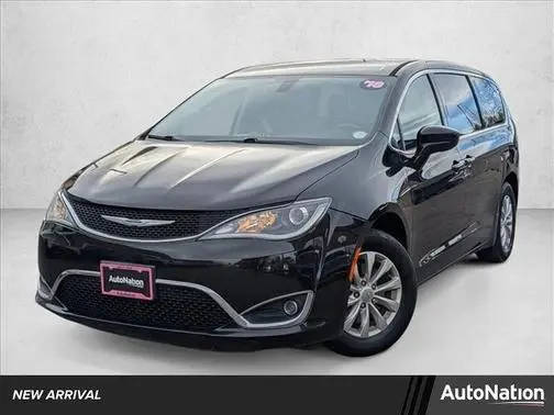 2018 Chrysler Pacifica Minivan Touring Plus FWD photo