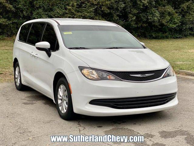 2017 Chrysler Pacifica Minivan Touring FWD photo