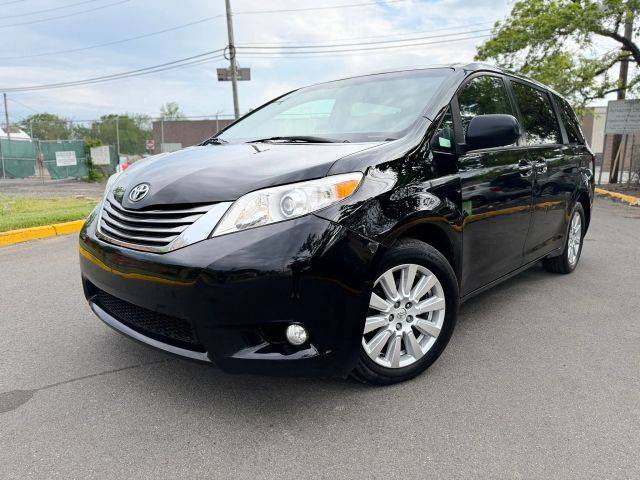 2017 Toyota Sienna XLE AWD photo