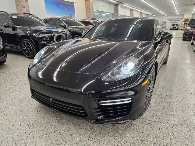 2015 Porsche Panamera GTS AWD photo