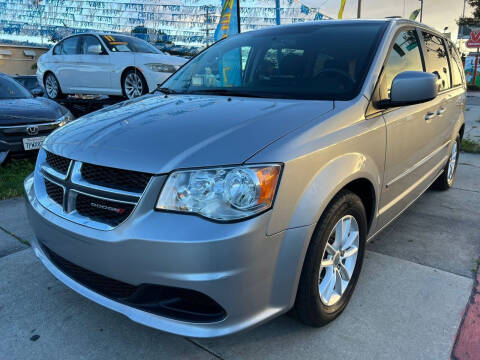 2016 Dodge Grand Caravan SXT FWD photo