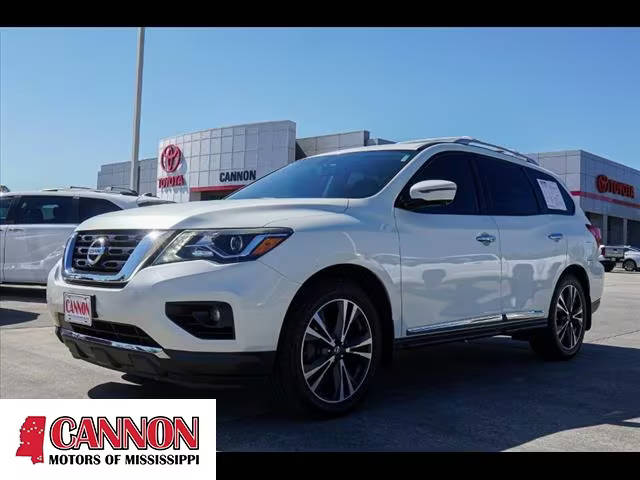 2017 Nissan Pathfinder Platinum FWD photo