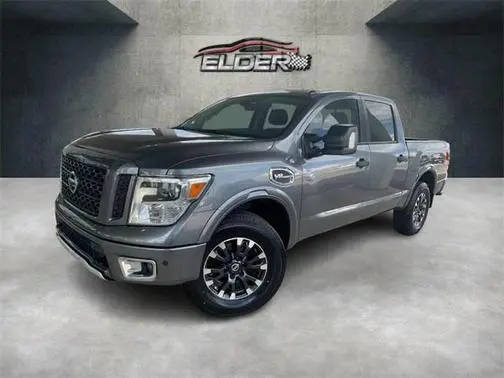 2017 Nissan Titan PRO-4X 4WD photo