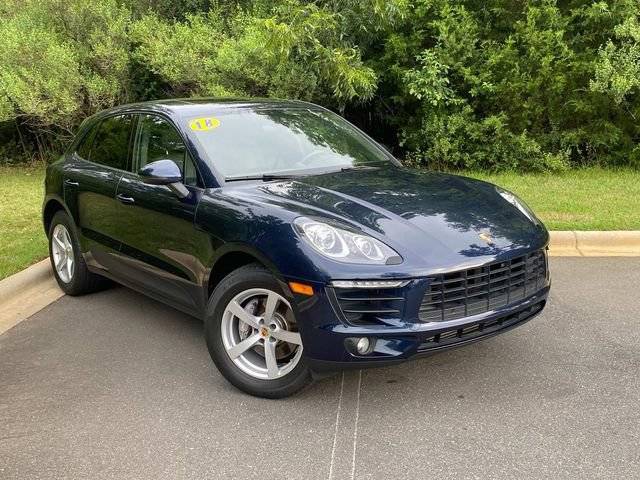 2018 Porsche Macan  AWD photo