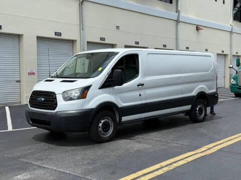 2017 Ford Transit Van RWD photo