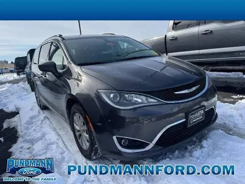 2018 Chrysler Pacifica Minivan Touring L FWD photo