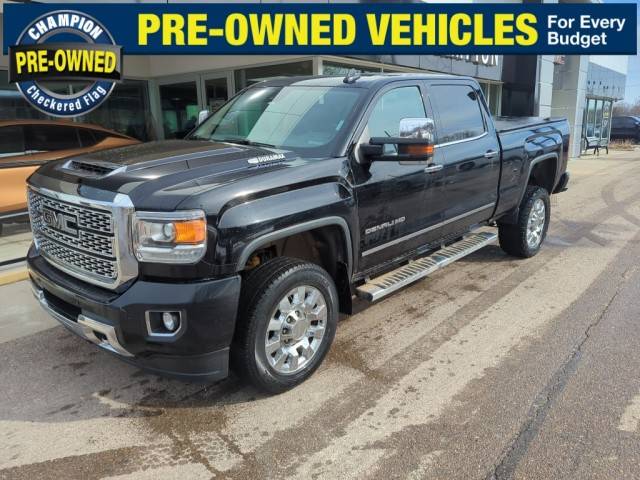 2018 GMC Sierra 2500HD Denali 4WD photo