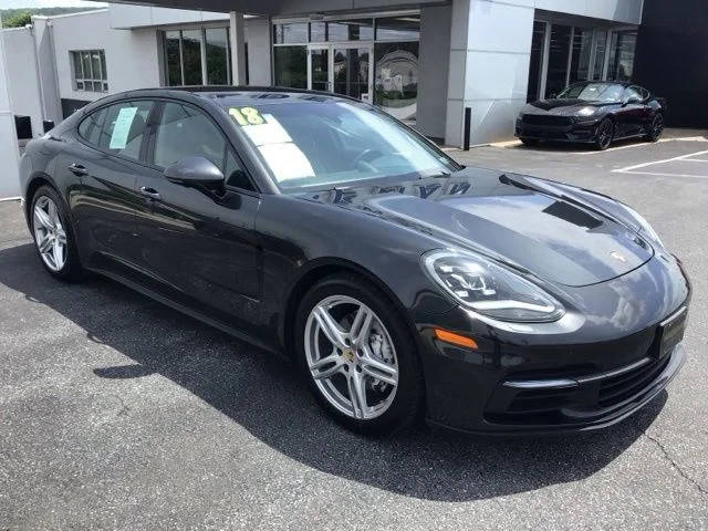 2018 Porsche Panamera 4 AWD photo