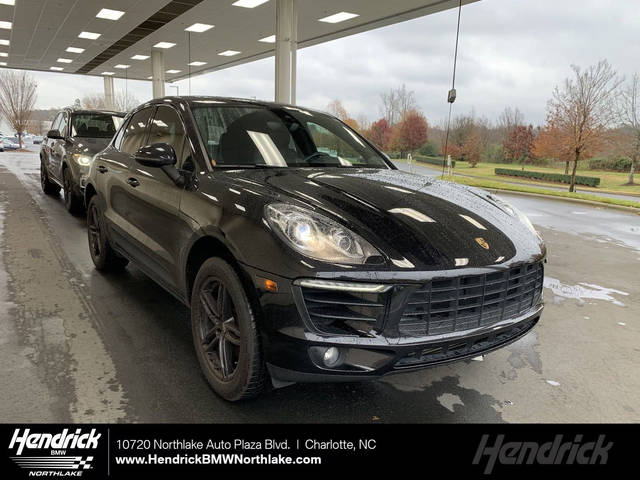 2018 Porsche Macan  AWD photo