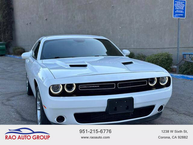 2018 Dodge Challenger SXT RWD photo