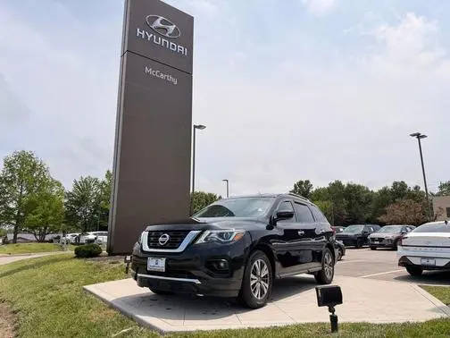 2017 Nissan Pathfinder SV 4WD photo