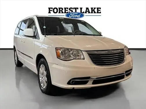 2016 Chrysler Town and Country Touring FWD photo