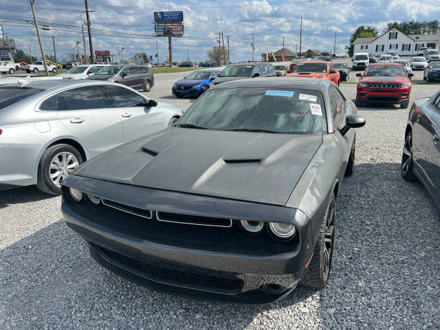 2017 Dodge Challenger SXT RWD photo