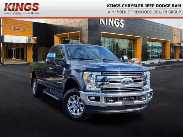 2017 Ford F-350 Super Duty Lariat 4WD photo