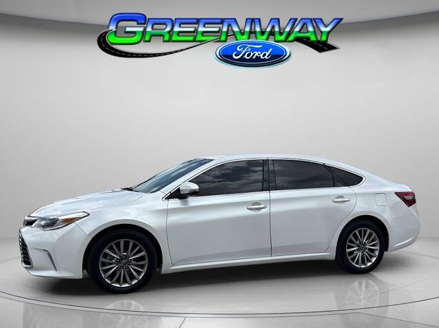 2018 Toyota Avalon Hybrid Limited FWD photo