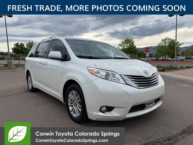 2017 Toyota Sienna XLE FWD photo