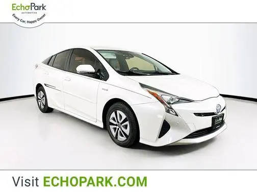 2017 Toyota Prius Three FWD photo