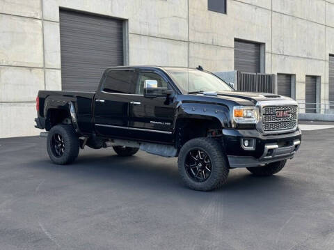 2018 GMC Sierra 2500HD Denali 4WD photo