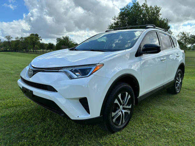 2018 Toyota RAV4 LE FWD photo