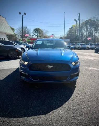2017 Ford Mustang V6 RWD photo