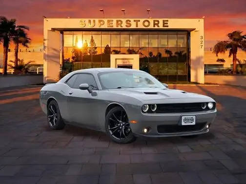 2018 Dodge Challenger SXT RWD photo