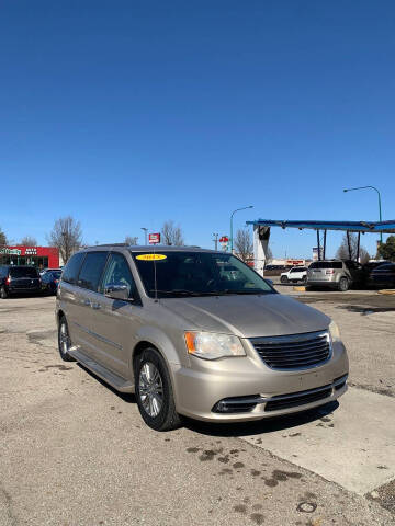 2015 Chrysler Town and Country Touring-L FWD photo