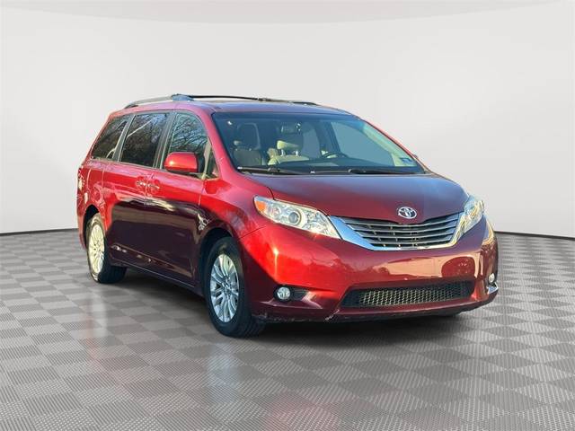 2017 Toyota Sienna XLE FWD photo