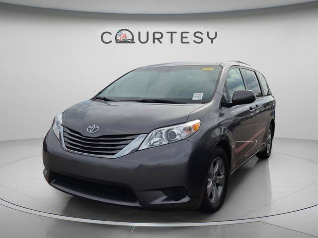 2017 Toyota Sienna LE FWD photo