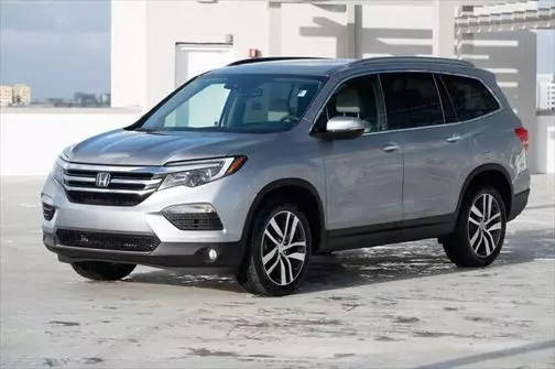 2017 Honda Pilot Elite AWD photo