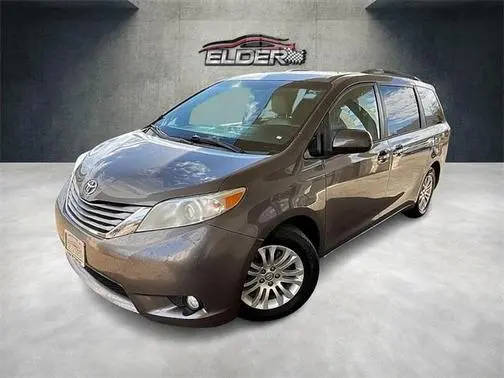 2017 Toyota Sienna XLE FWD photo