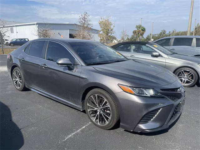 2018 Toyota Camry Hybrid SE FWD photo