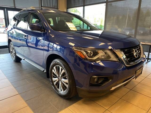2017 Nissan Pathfinder SV 4WD photo