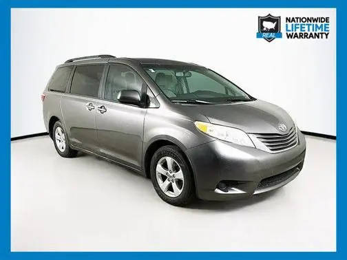 2017 Toyota Sienna LE FWD photo