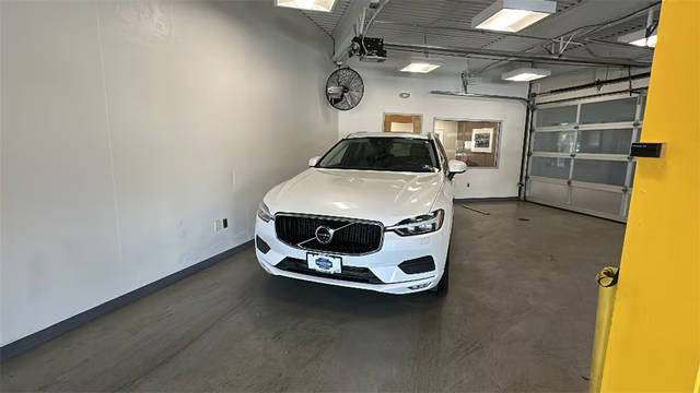 2018 Volvo XC60 Momentum AWD photo