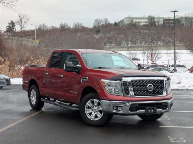 2017 Nissan Titan SV 4WD photo