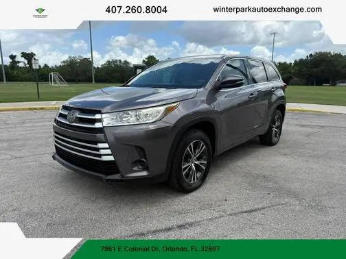 2017 Toyota Highlander LE FWD photo