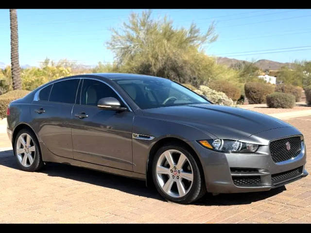 2018 Jaguar XE 25t Premium RWD photo