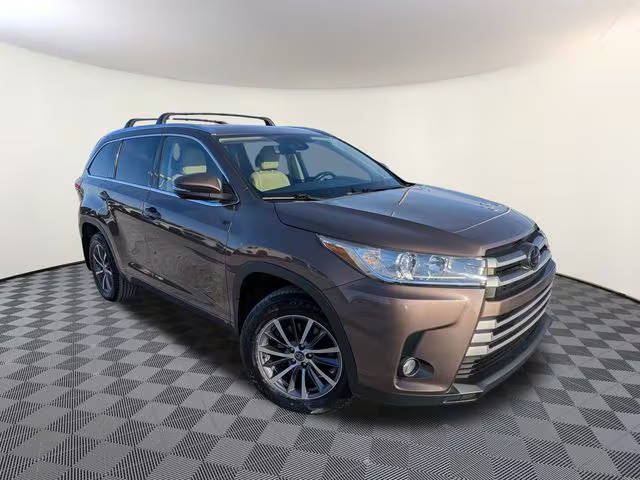 2017 Toyota Highlander XLE AWD photo