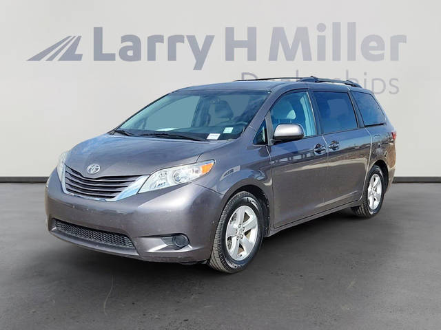 2017 Toyota Sienna LE FWD photo