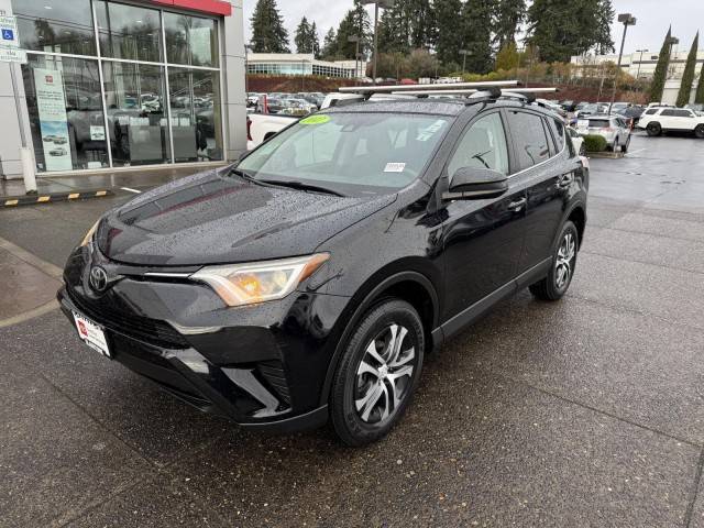 2017 Toyota RAV4 LE FWD photo