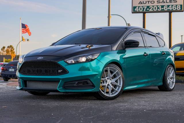 2017 Ford Focus ST FWD photo