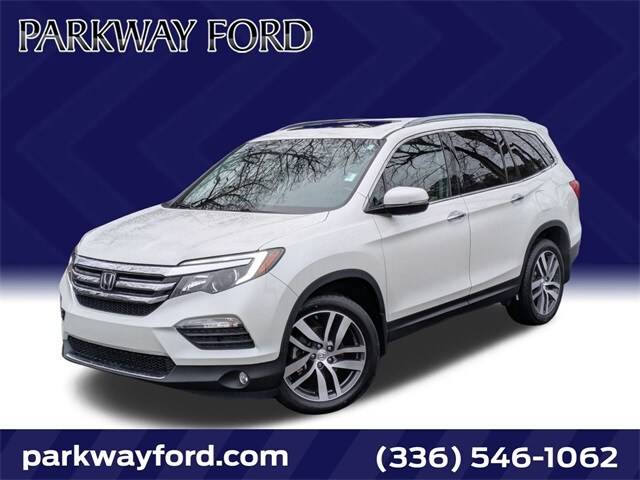 2017 Honda Pilot Touring FWD photo