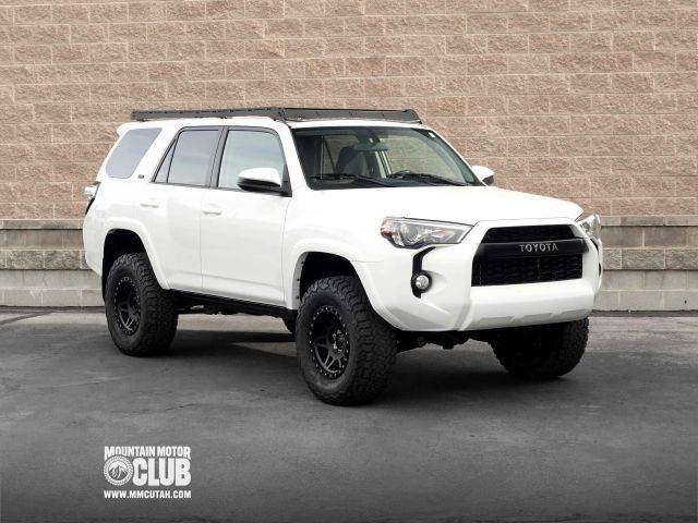 2017 Toyota 4Runner SR5 4WD photo